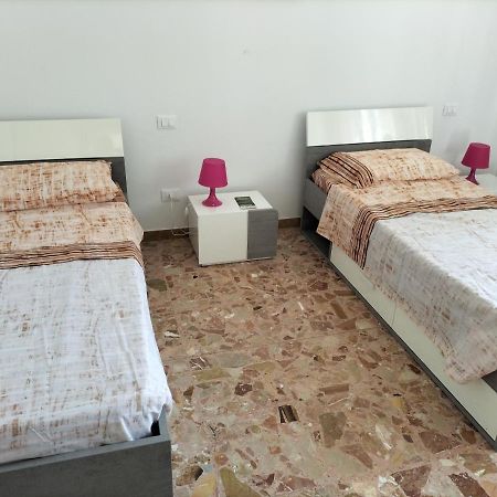 Noemi & Julienne Panzió Spineda Kültér fotó